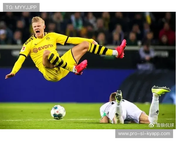 哈兰德反弹球顺势抽射令人震撼